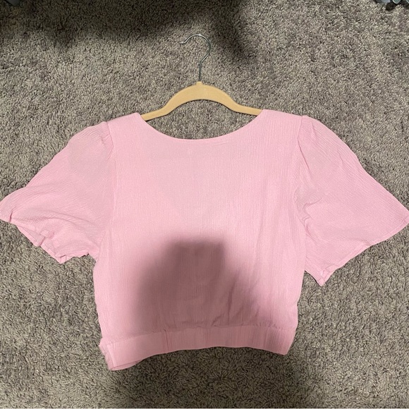 Cropped Pink Crinkle Blouse - Picture 4 of 4